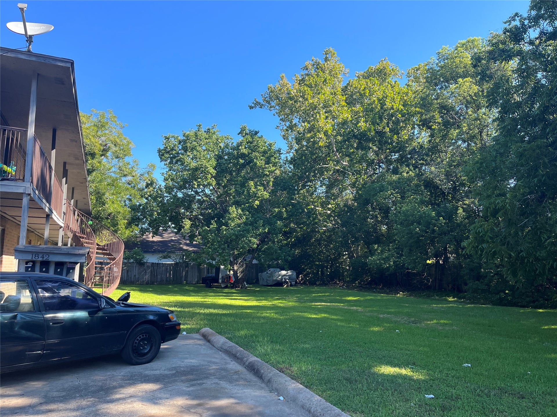 1842 thompson Street, La Marque, TX 77568 Parking