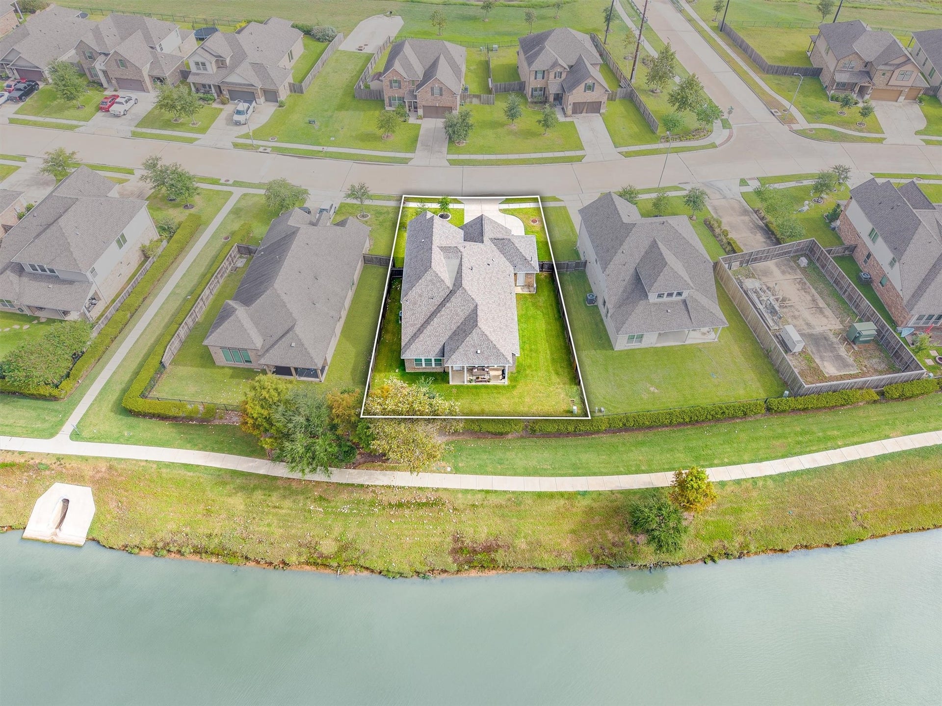 9034 Japonica Drive, Rosenberg, TX 77469 Spacious lot, pristine lawn, and direct lake access. Spot on!