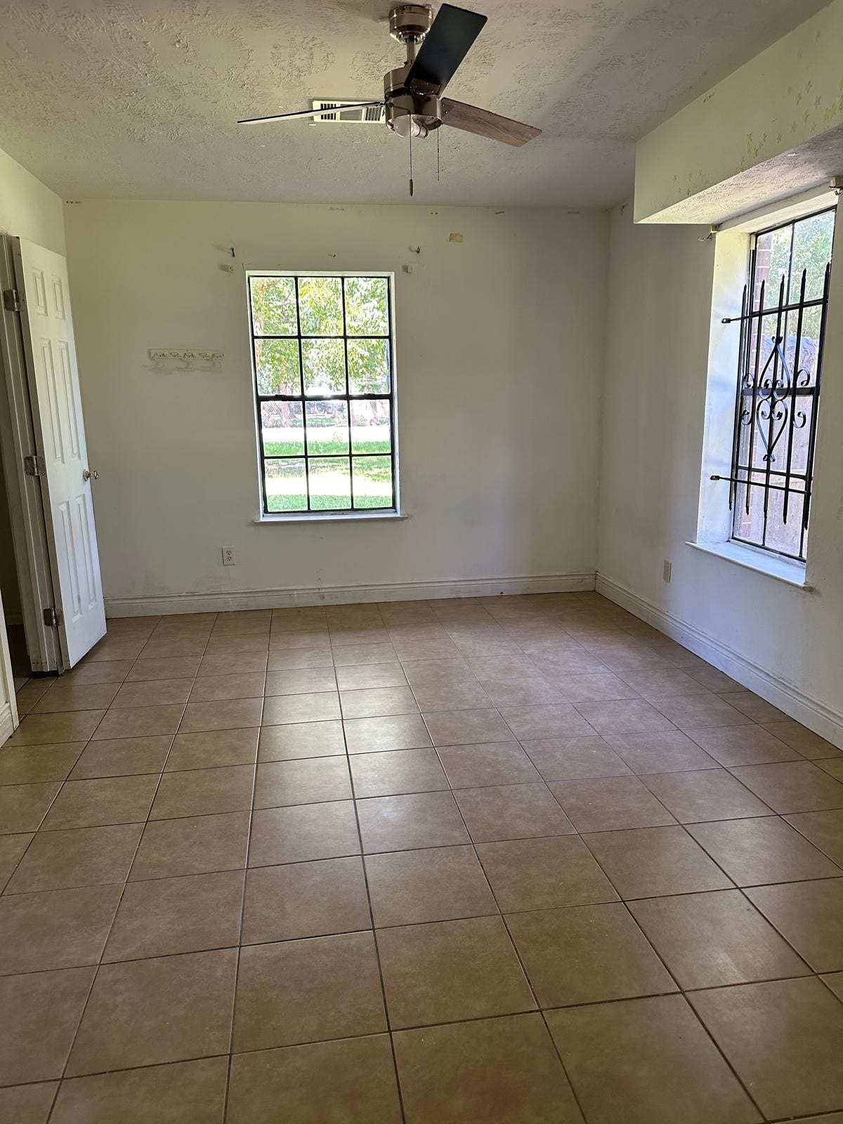 9114 1/2 N Green River Drive, Houston, TX 77078 Large bedroom