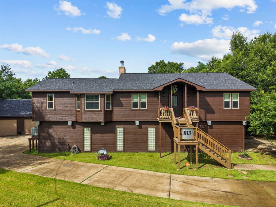 Property photo for 1113 S Country Club Drive, Shoreacres, TX