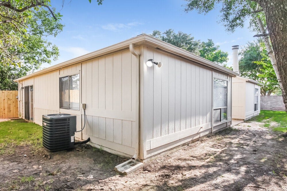 3915 Vineyard Drive, Houston, TX 77082 3915 Vineyard Drive, Houston, TX 77082