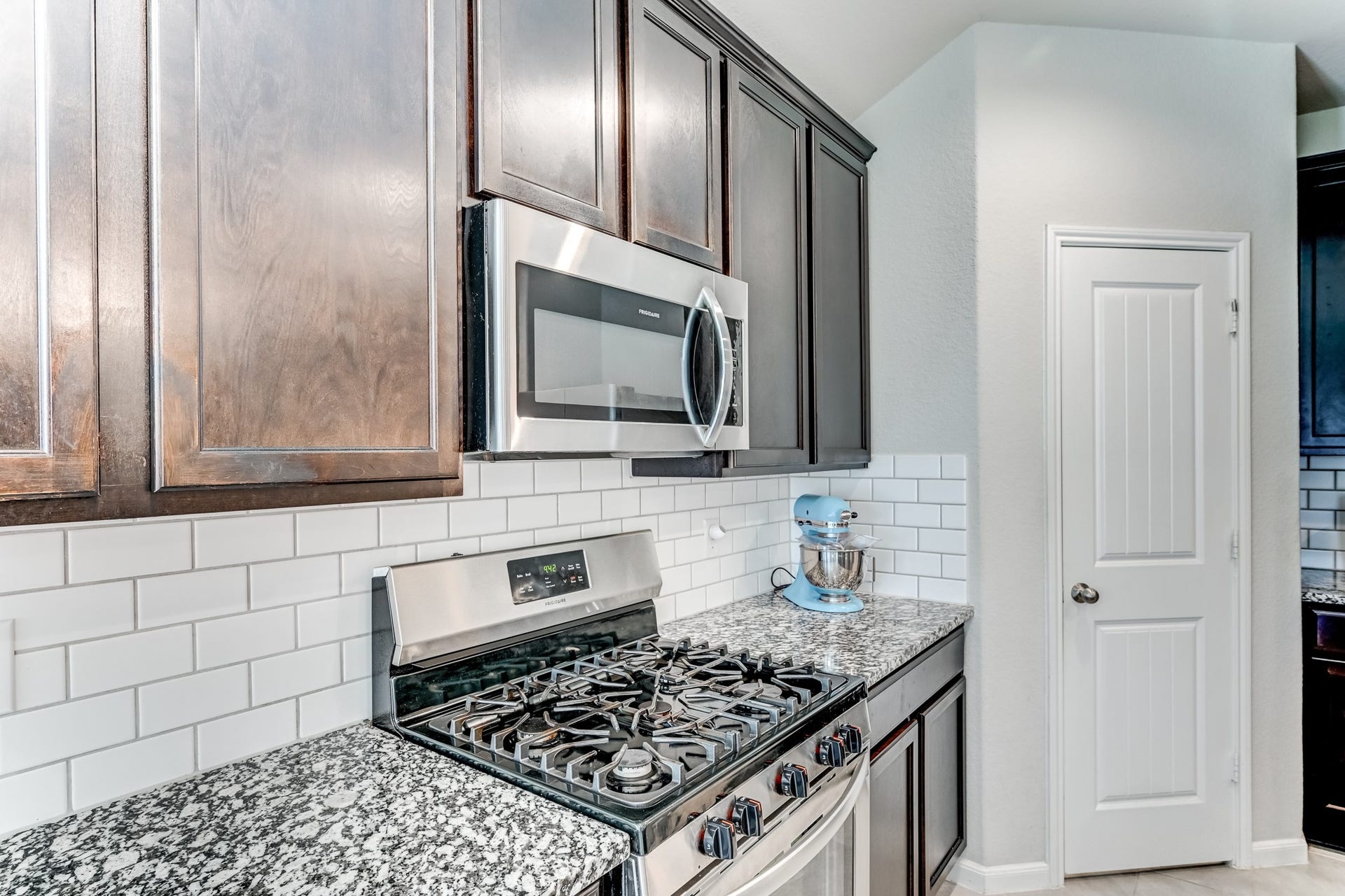 Gas range & microwave