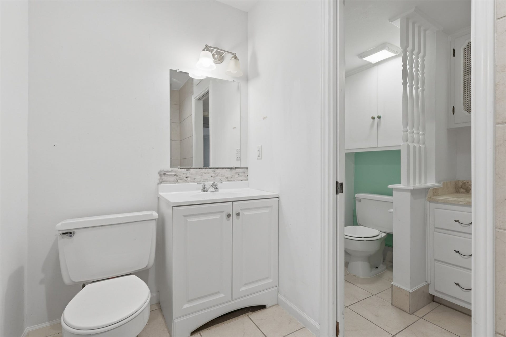 7600 Burgoyne Road, #250, Houston, TX 77063 Experience refined elegance in this primary bathroom, featuring a sleek vanity, ample storage, and a clean, modern design.