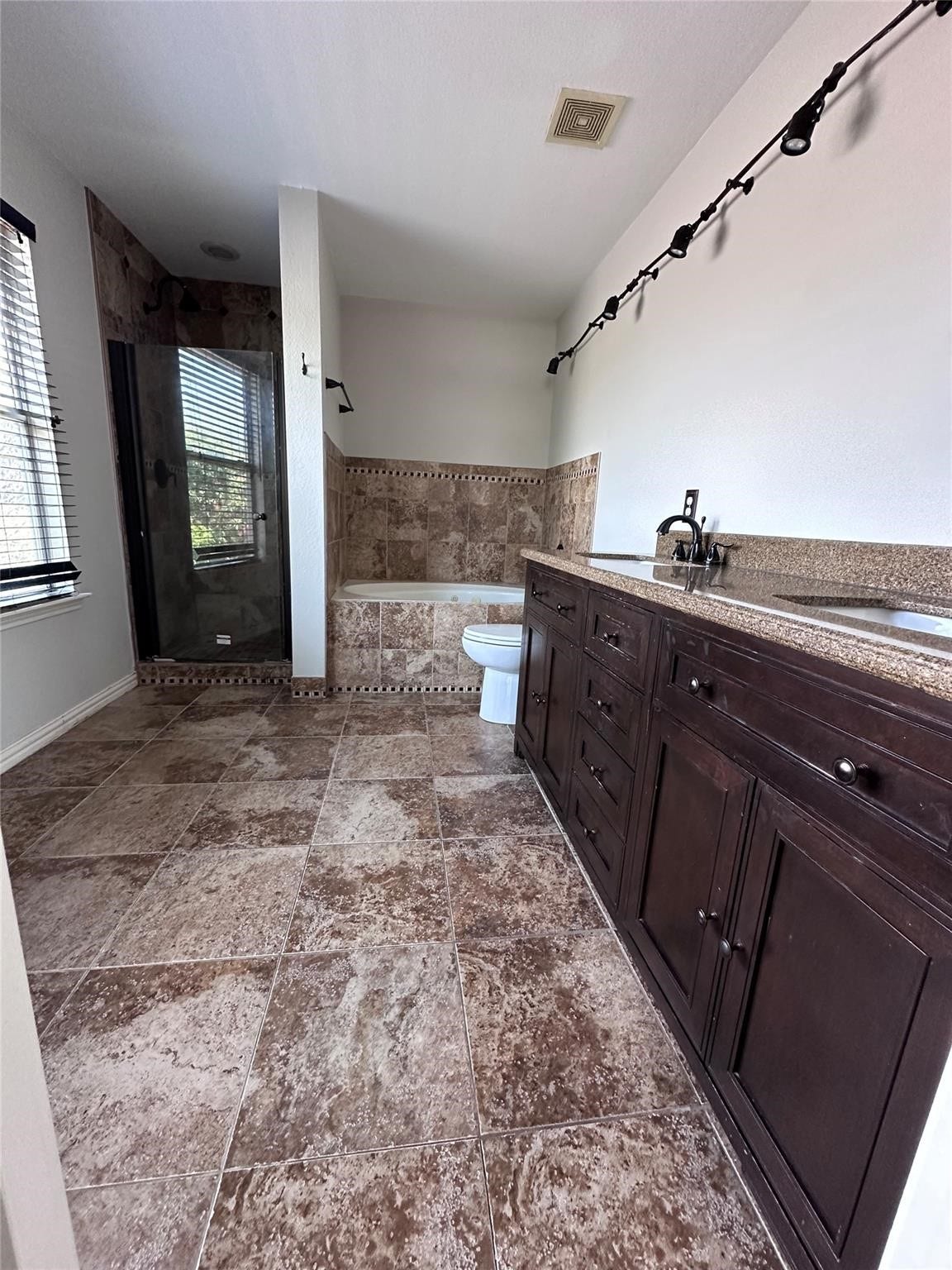 6707 Wild Pecan Trail, Houston, TX 77084 Primary bathroom