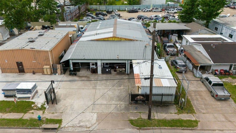 Property photo for 625 W Parker Road, Houston, TX