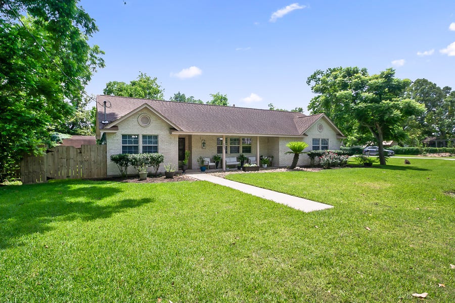 Property photo for 207 W Centre Street, Brazoria, TX