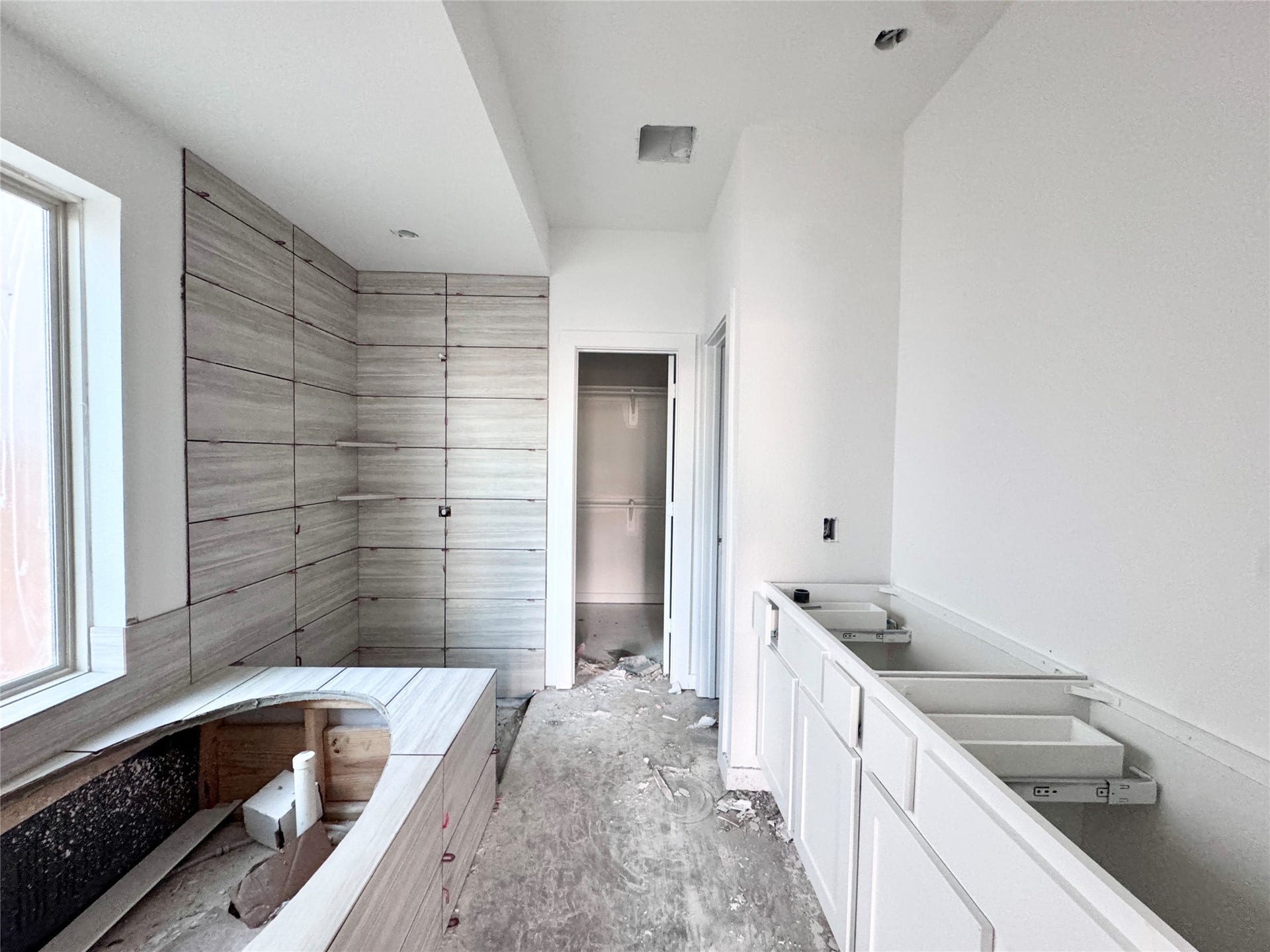 5215 Sistine Drive, Manvel, TX 77578 A tub with space to splash those bubbles while drinking some bubbly!