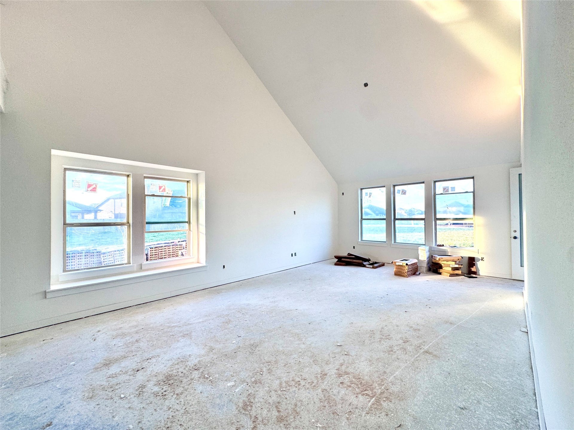 5215 Sistine Drive, Manvel, TX 77578 Ceilings as tall as the sky...if the sky is 19ft! And yes, that's a built in bench in the dining room!