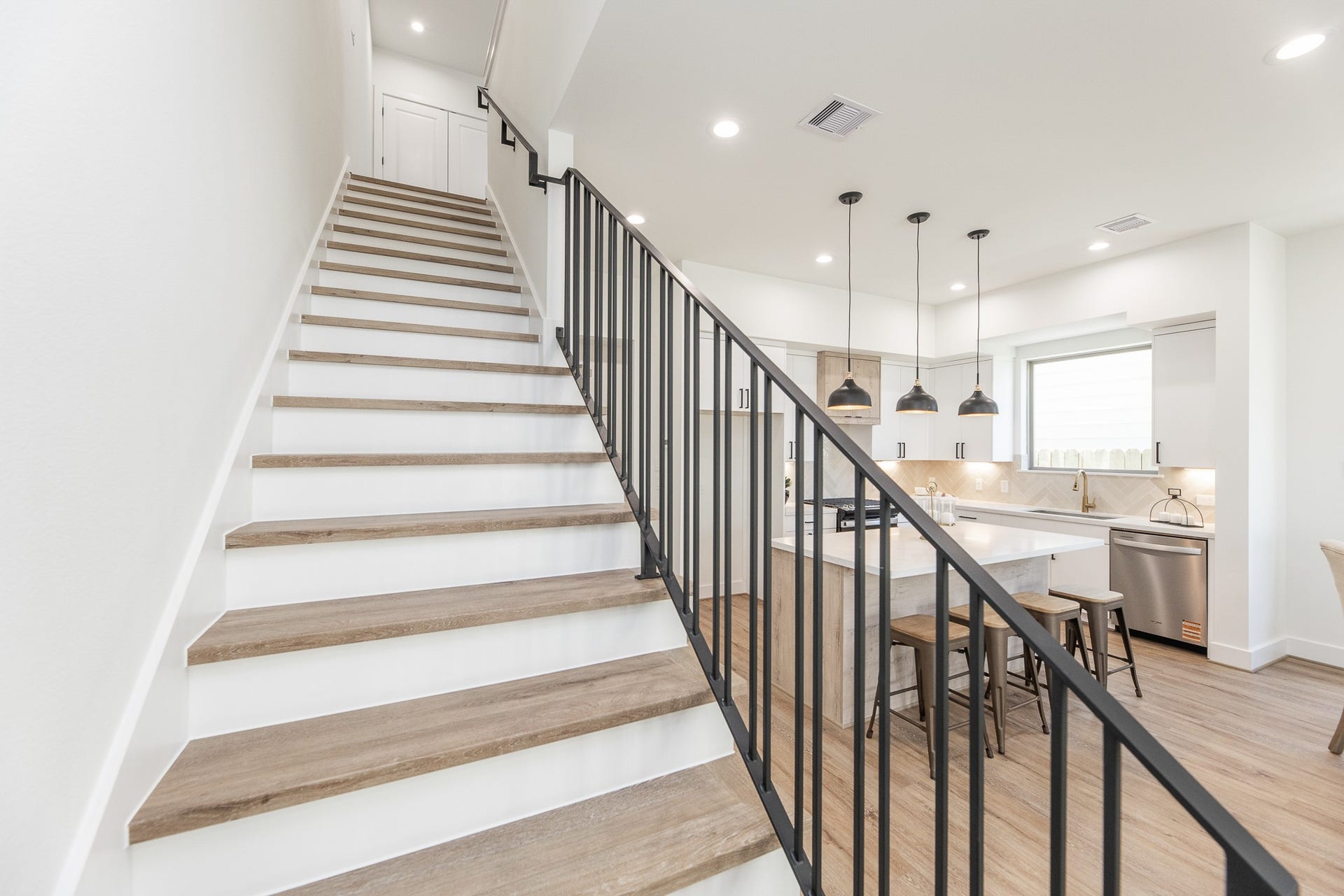 311 E 34th Street, #B, Houston, TX 77018 311 E 34th Street, #B, Houston, TX 77018