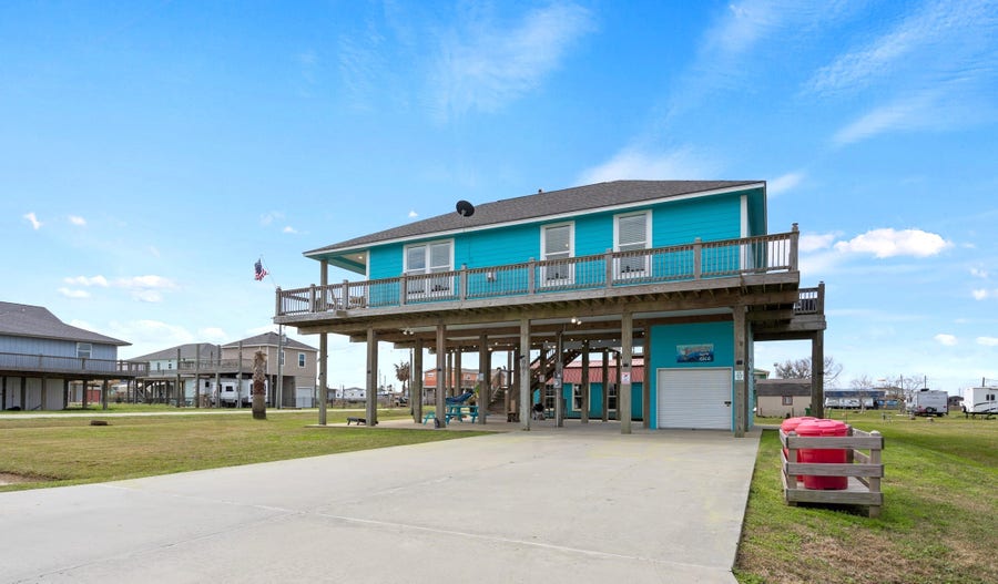 Property photo for 965 Gulf Shores Drive, Crystal Beach, TX