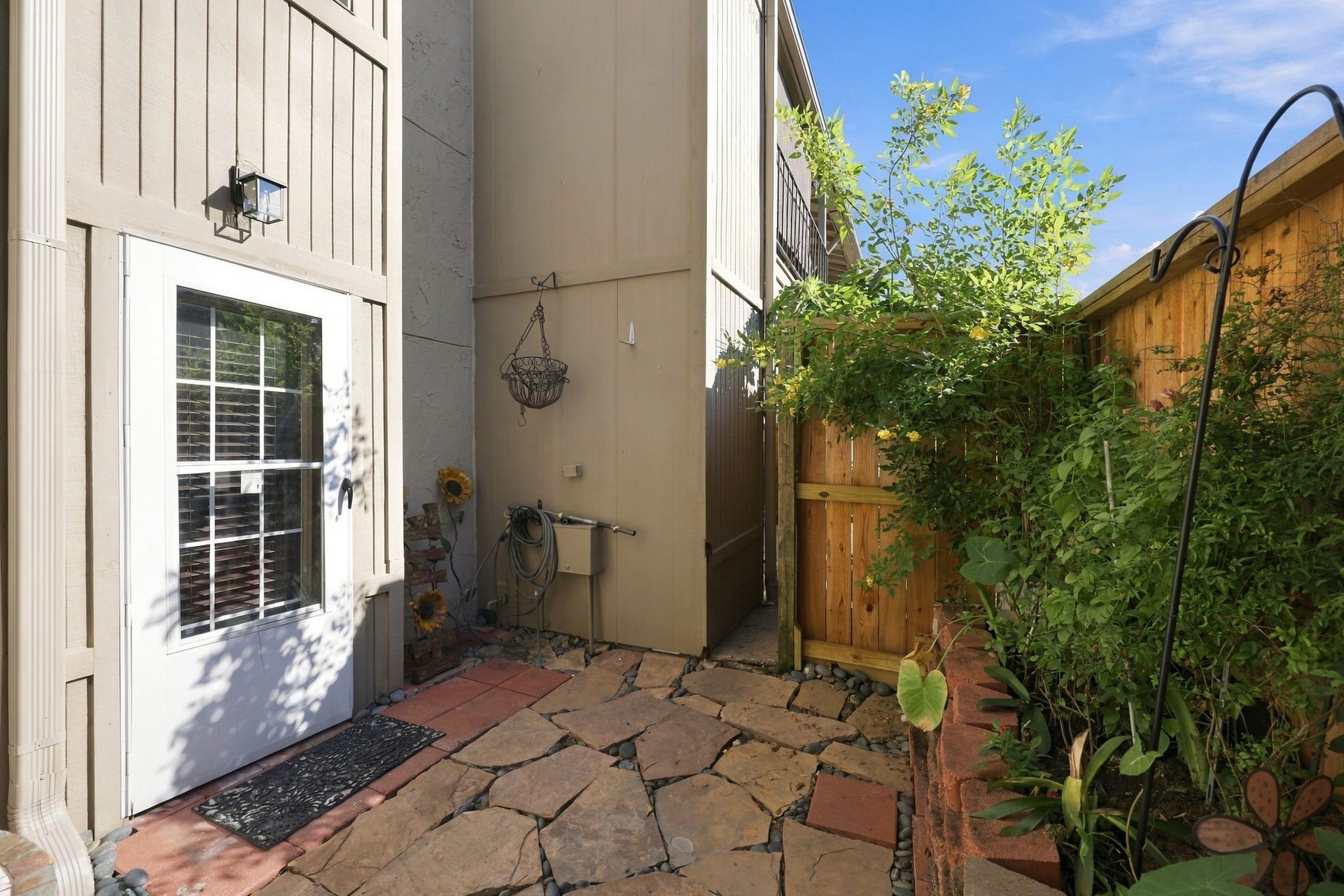 5711 Sugar Hill Drive, #117, Houston, TX 77057 5711 Sugar Hill Drive, #117, Houston, TX 77057