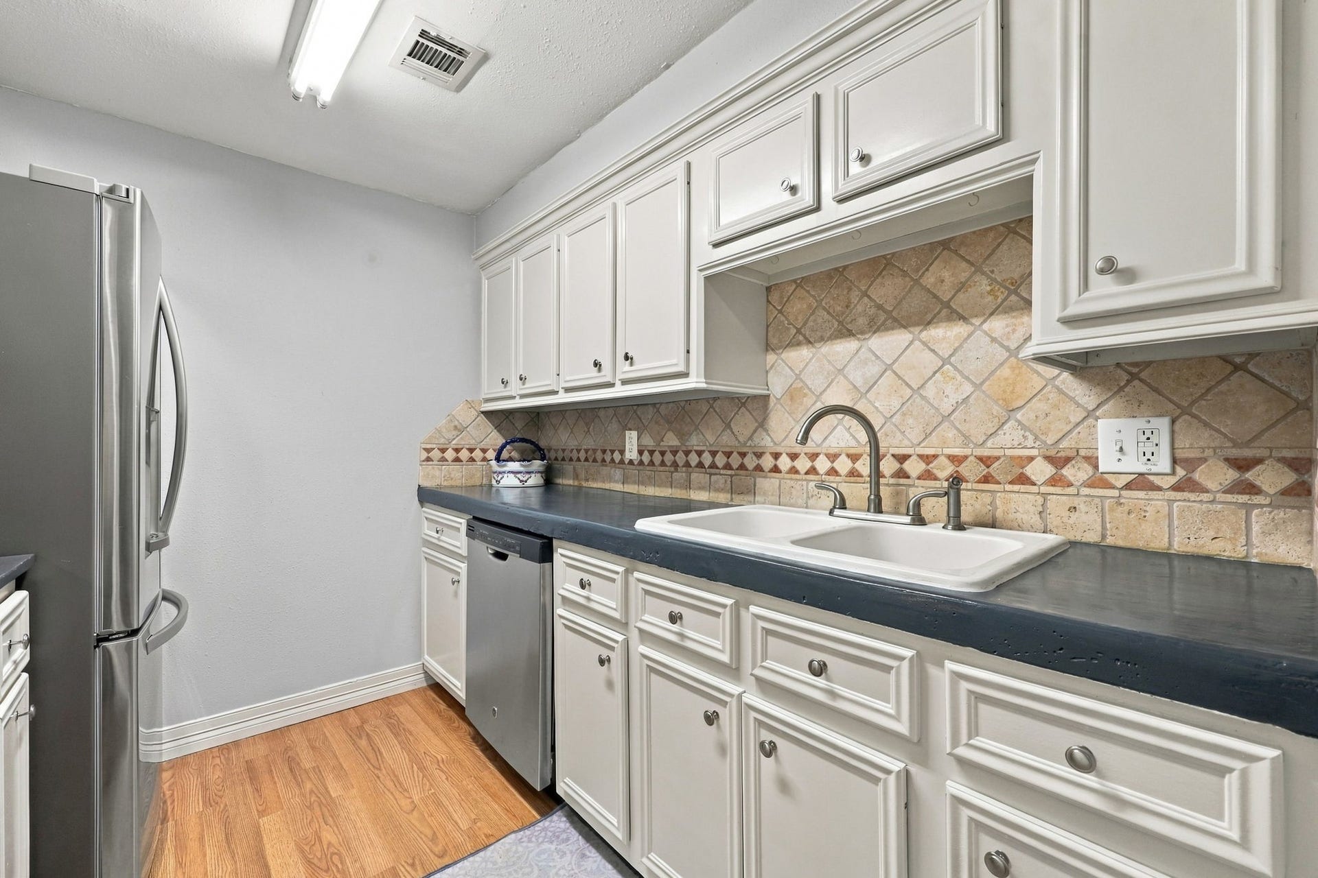 5711 Sugar Hill Drive, #117, Houston, TX 77057 5711 Sugar Hill Drive, #117, Houston, TX 77057