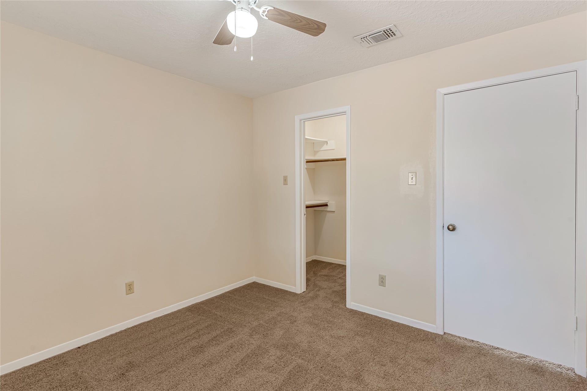 3727 Village Grove Drive, Humble, TX 77396 All guest bedrooms offer generous space and walk-in closets, providing comfort, functionality, and plenty of storage. Fresh paint, new carpet, and updated light fixtures give each room a clean, refreshed feel. These inviting spaces are ready to accommodate your lifestyle, whether you need restful retreats, guest accommodations, or a home office.