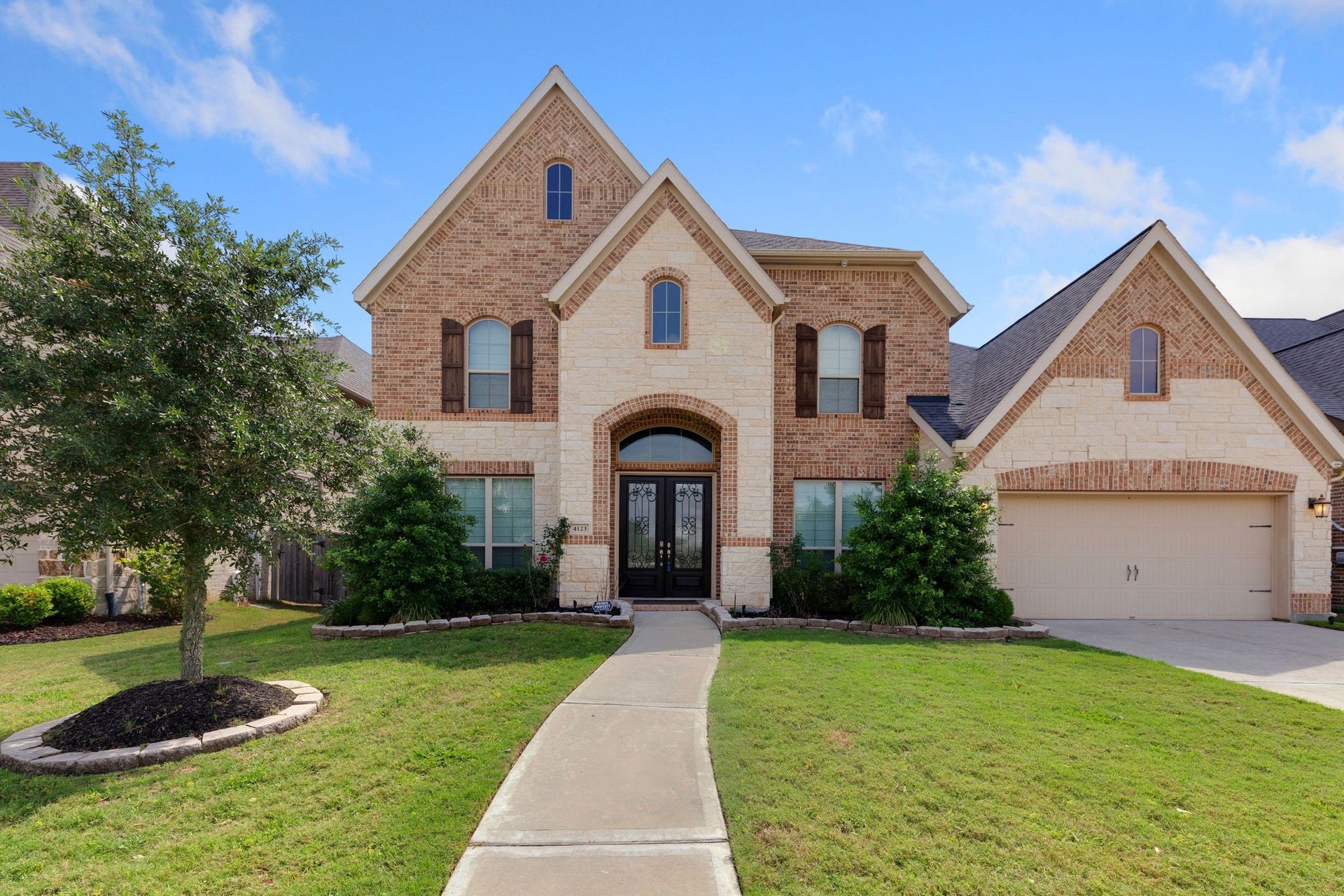 The Aida Younis Team presents 4123 Abigail Way!