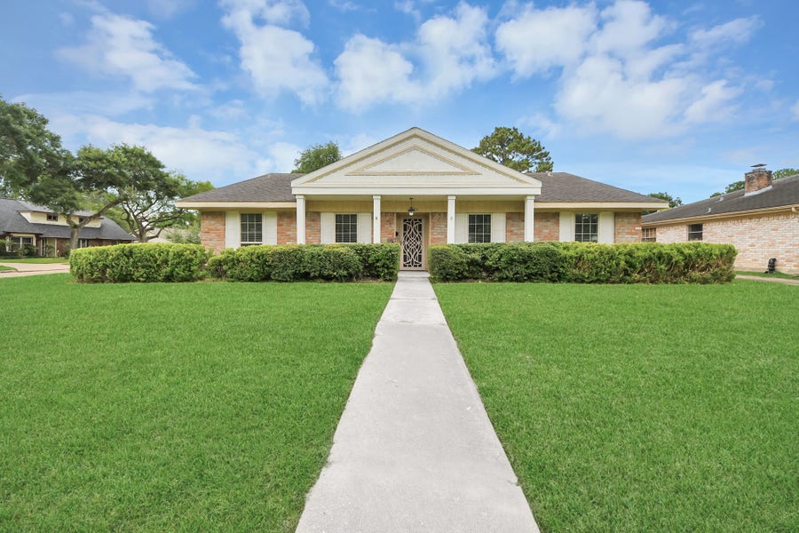 Property photo for 15703 El Camino Real, Houston, TX