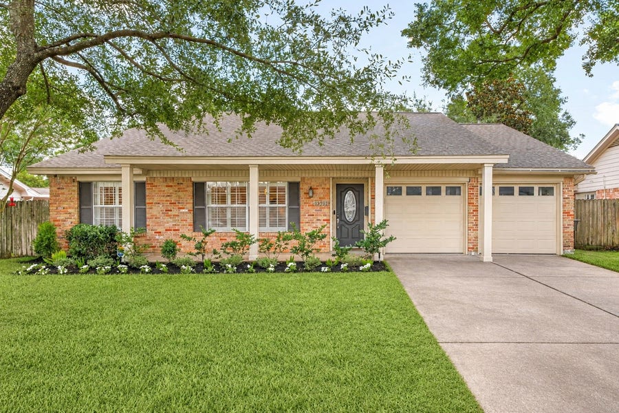 Property photo for 13931 Britoak Lane, Houston, TX
