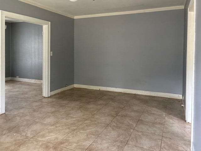 1011 West Phillips Street, Alvin, TX 77511