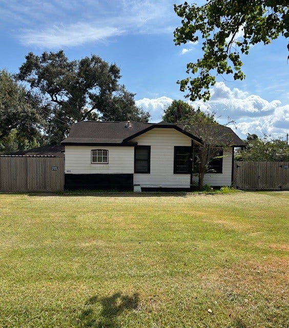 1011 West Phillips Street, Alvin, TX 77511