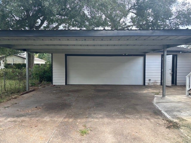 1011 West Phillips Street, Alvin, TX 77511