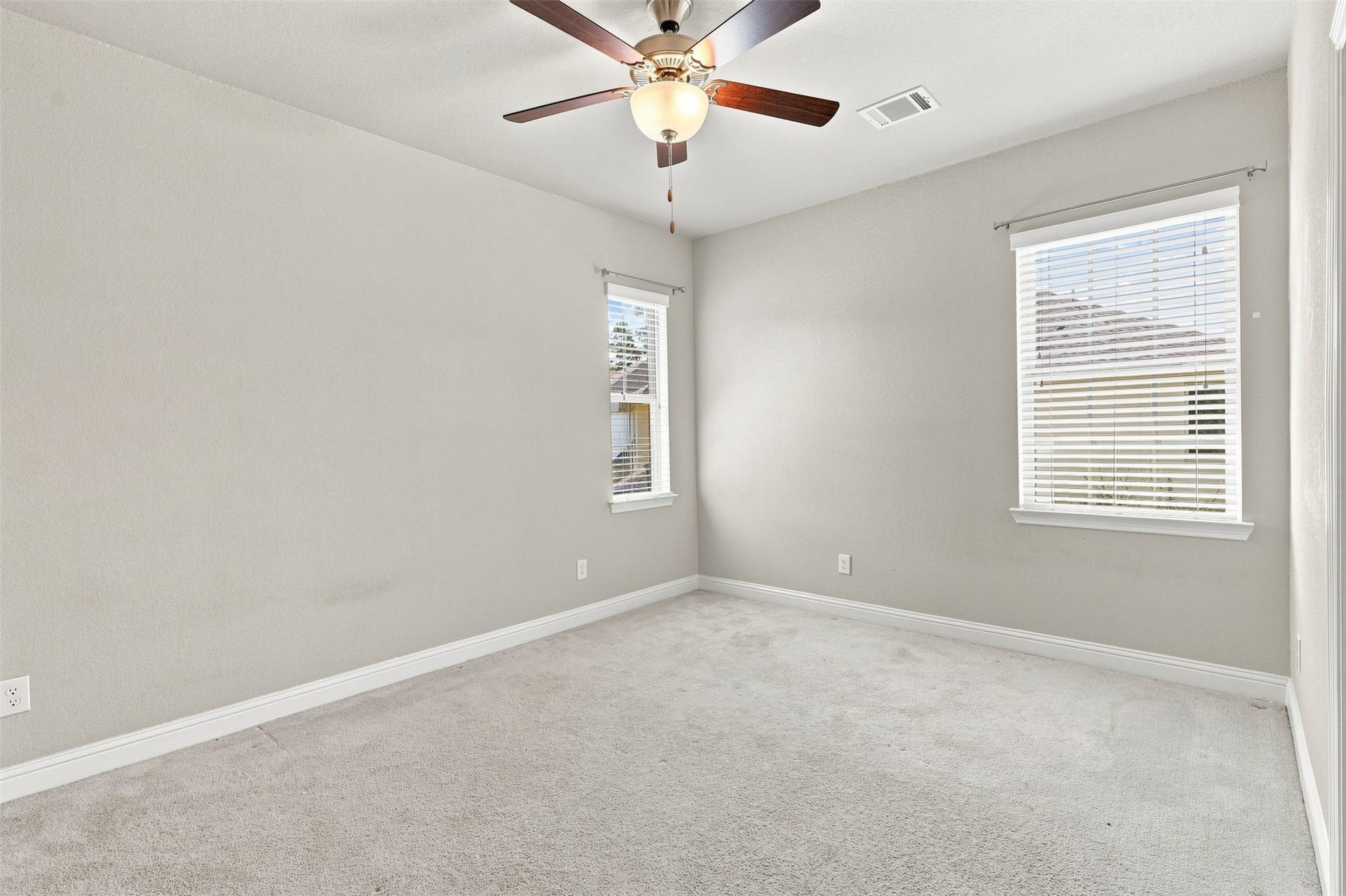 35 Gracenote Place, The Woodlands, TX 77375 One of the secondary bedrooms with a full ensuite bath.