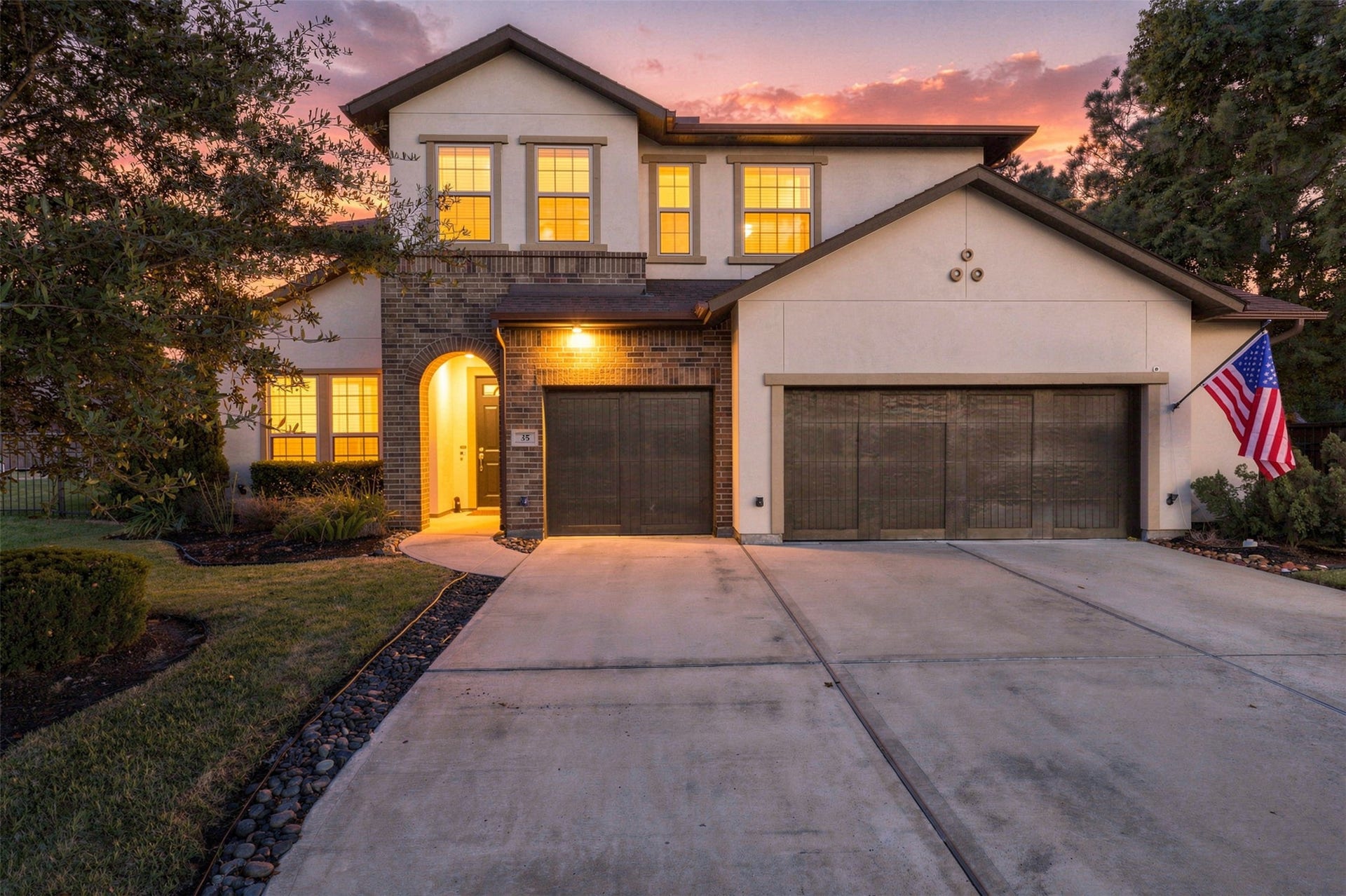35 Gracenote Place, The Woodlands, TX 77375 Welcome home to 35 Gracenote Place!