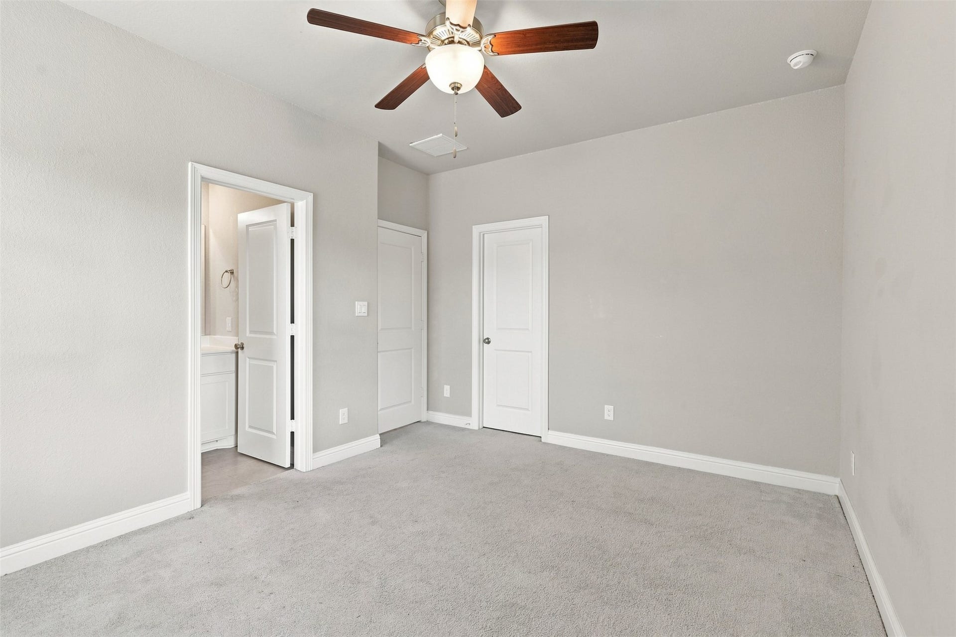 35 Gracenote Place, The Woodlands, TX 77375 One of the secondary bedrooms with a full ensuite bath.
