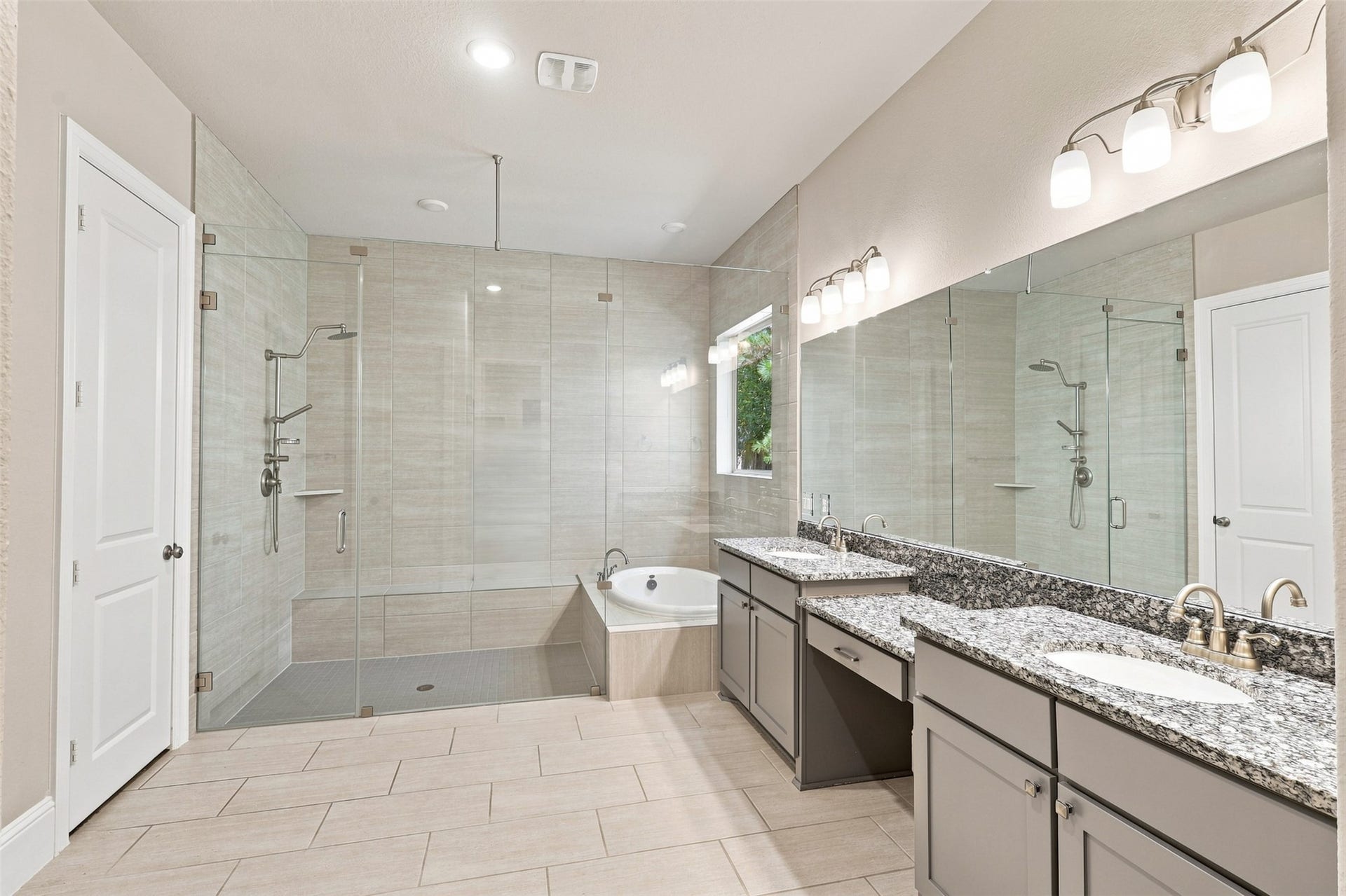 35 Gracenote Place, The Woodlands, TX 77375 Inviting primary bath features a spacious layout designed with comfort and convenience in mind.