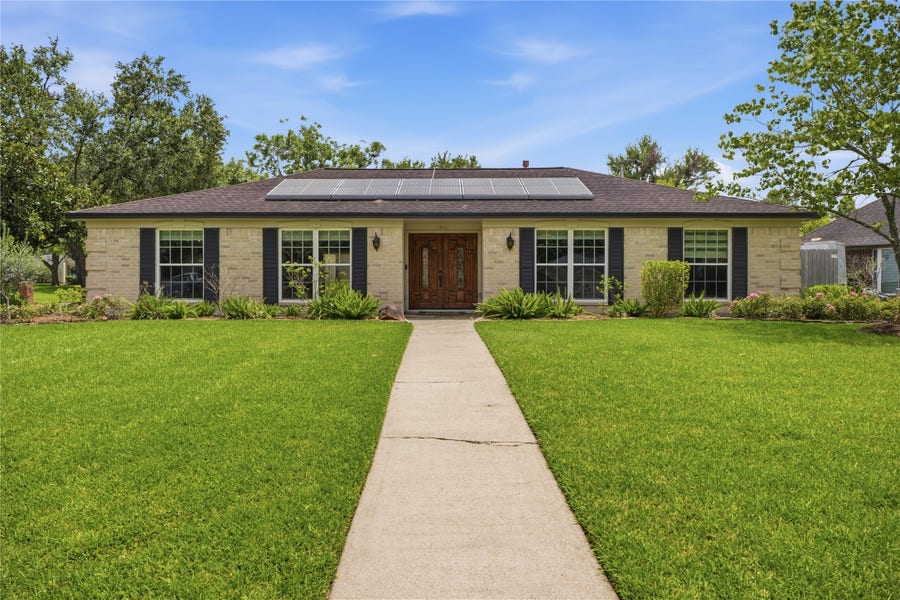 Property photo for 1901 Acacia Street, League City, TX