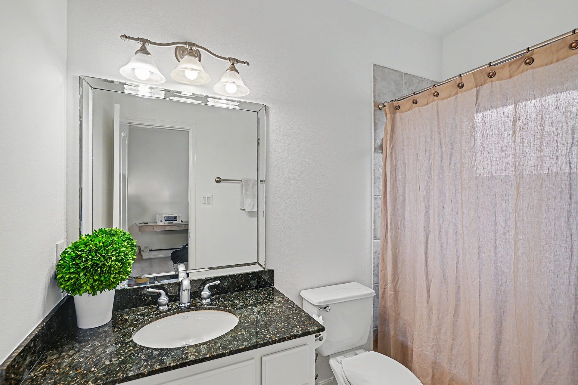 Ensuite bath for first floor bedroom
