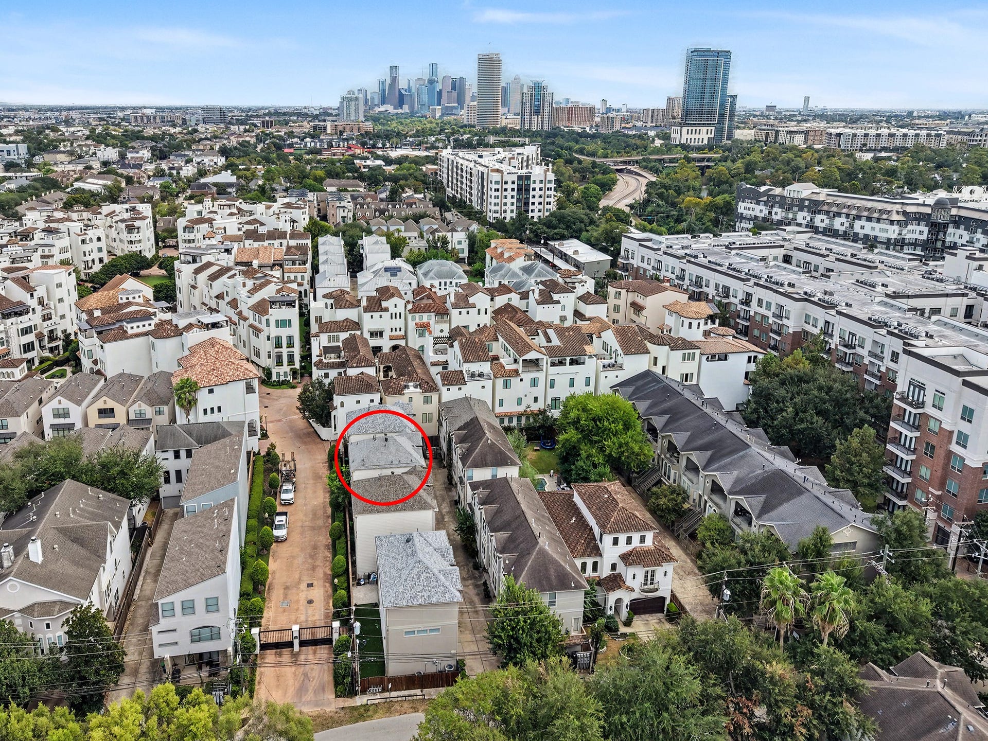 Inner loop living with quick access to Buffalo Bayou Park, Memorial Park and Washington