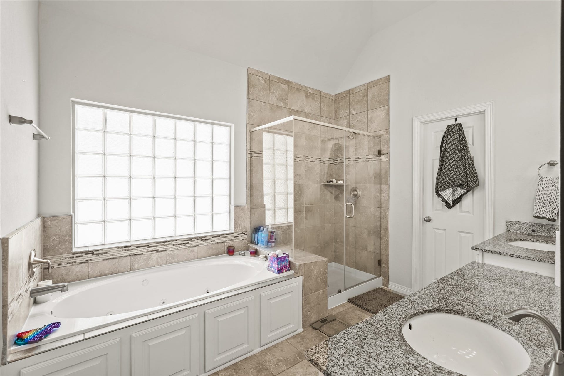10020 Spring Shadows Park Circle, Houston, TX 77080 10020 Spring Shadows Park Circle, Houston, TX 77080