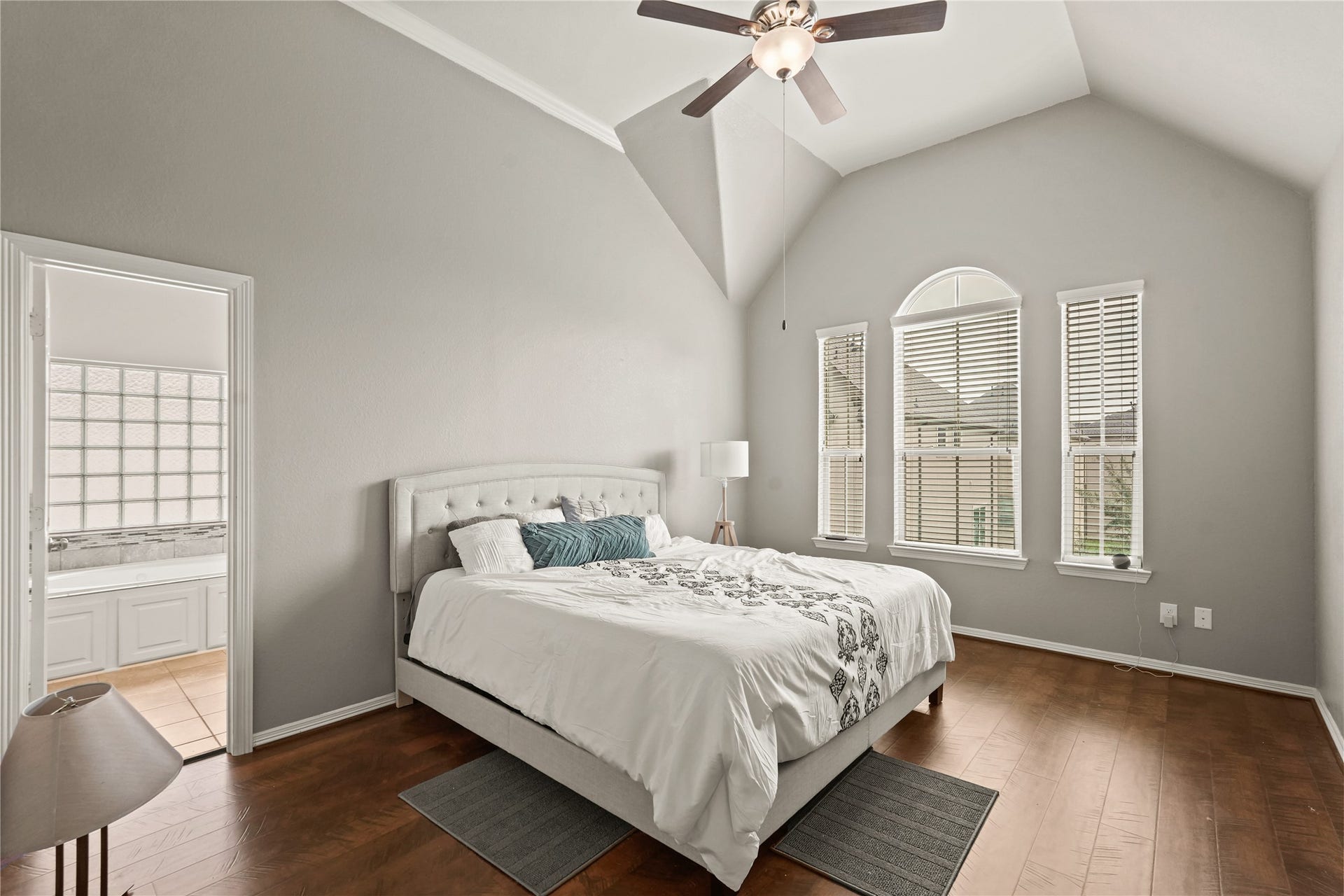 10020 Spring Shadows Park Circle, Houston, TX 77080 10020 Spring Shadows Park Circle, Houston, TX 77080