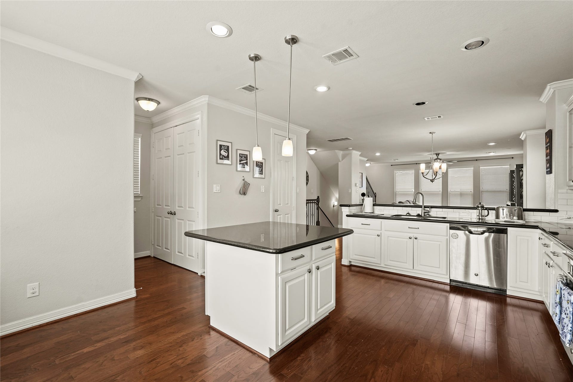 10020 Spring Shadows Park Circle, Houston, TX 77080 10020 Spring Shadows Park Circle, Houston, TX 77080