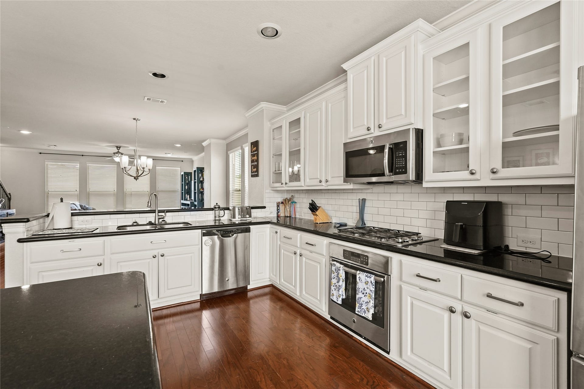 10020 Spring Shadows Park Circle, Houston, TX 77080 10020 Spring Shadows Park Circle, Houston, TX 77080
