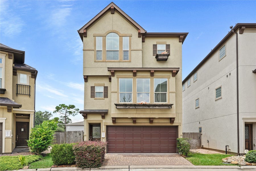 Property photo for 10020 Spring Shadows Park Circle, Houston, TX