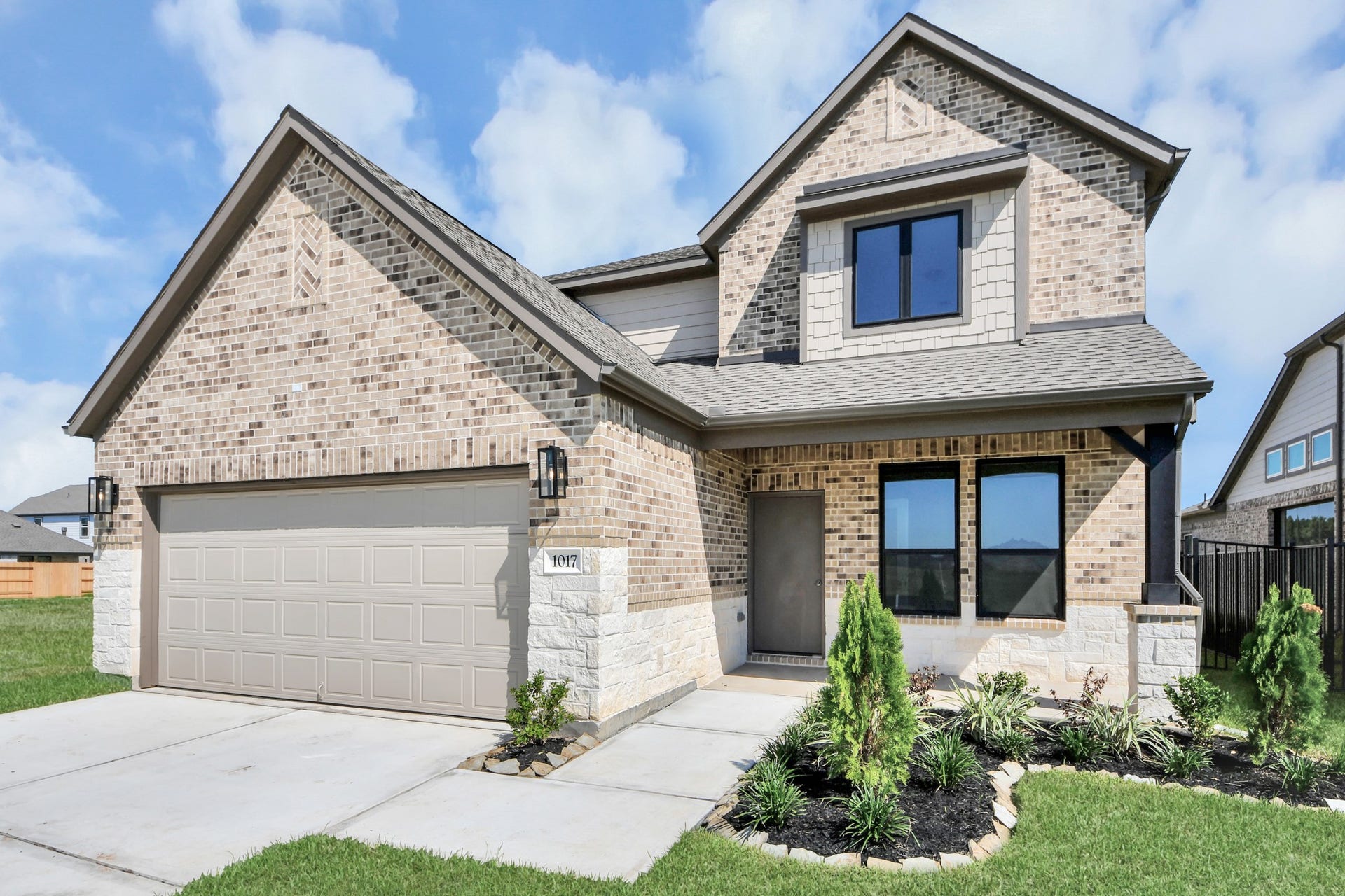 1017 Golden Glow Path, Magnolia, TX 77355 Home features a convenient 2-car garage complemented by a spacious driveway, offering ample parking for you and your guests.