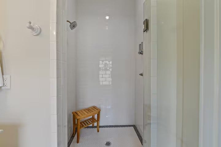 2601 37th Street, Galveston, TX 77550 Private en-suite bath