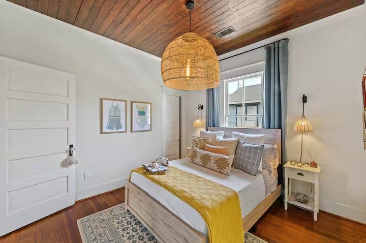 2601 37th Street, Galveston, TX 77550 Bedroom 1 with a private en-suite bath