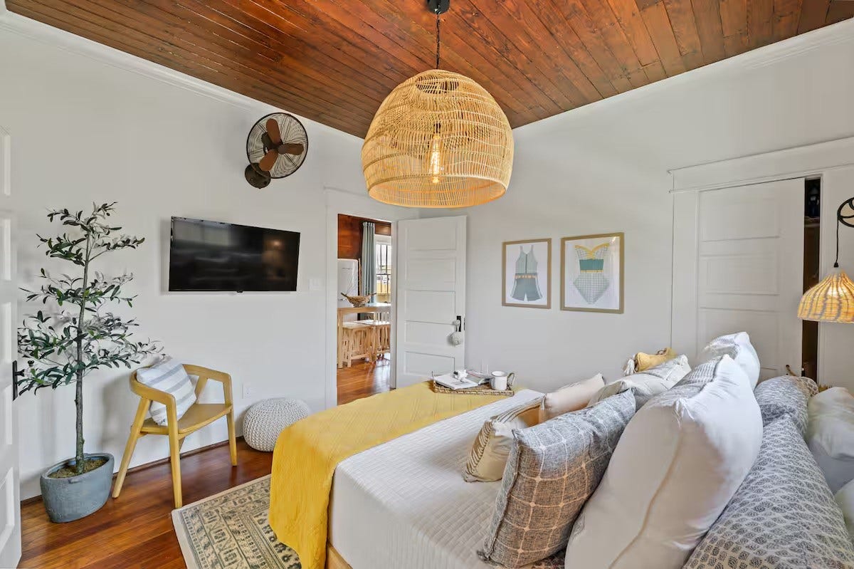 2601 37th Street, Galveston, TX 77550 Bedroom 1 with a private en-suite bath