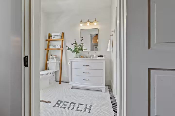2601 37th Street, Galveston, TX 77550 Private en-suite bath