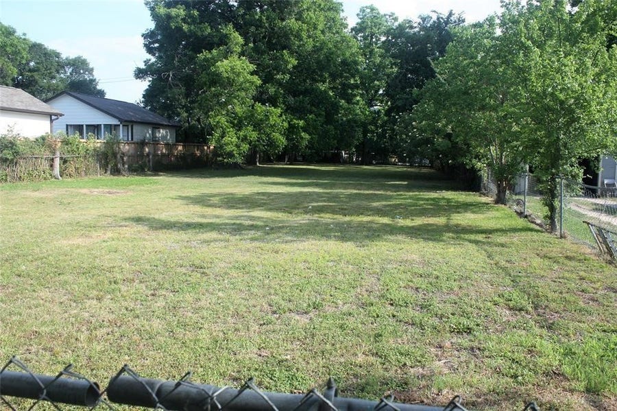 Property photo for 743 Apache Street, Houston, TX