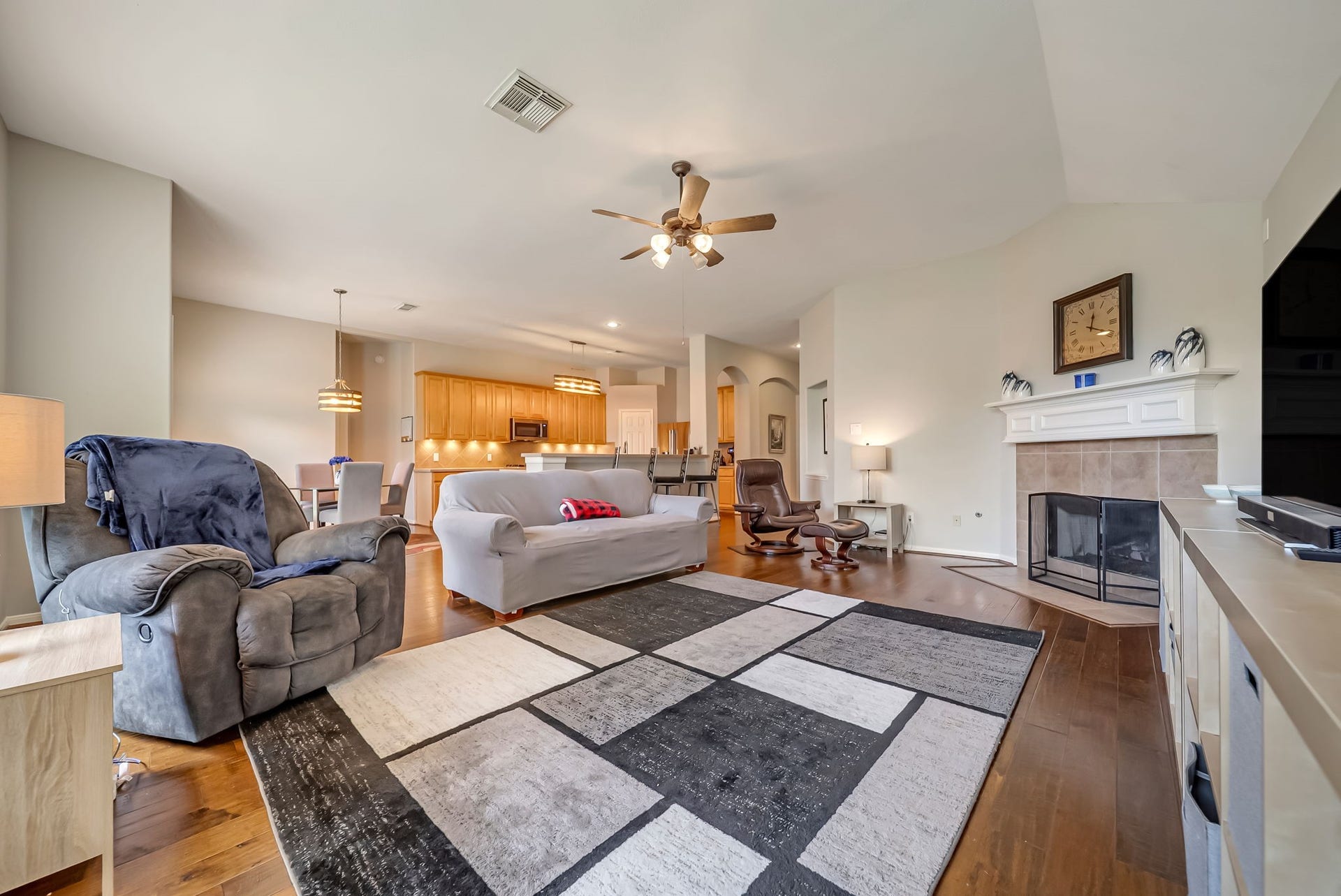1859 Pembrook Circle, Conroe, TX 77301 1859 Pembrook Circle, Conroe, TX 77301