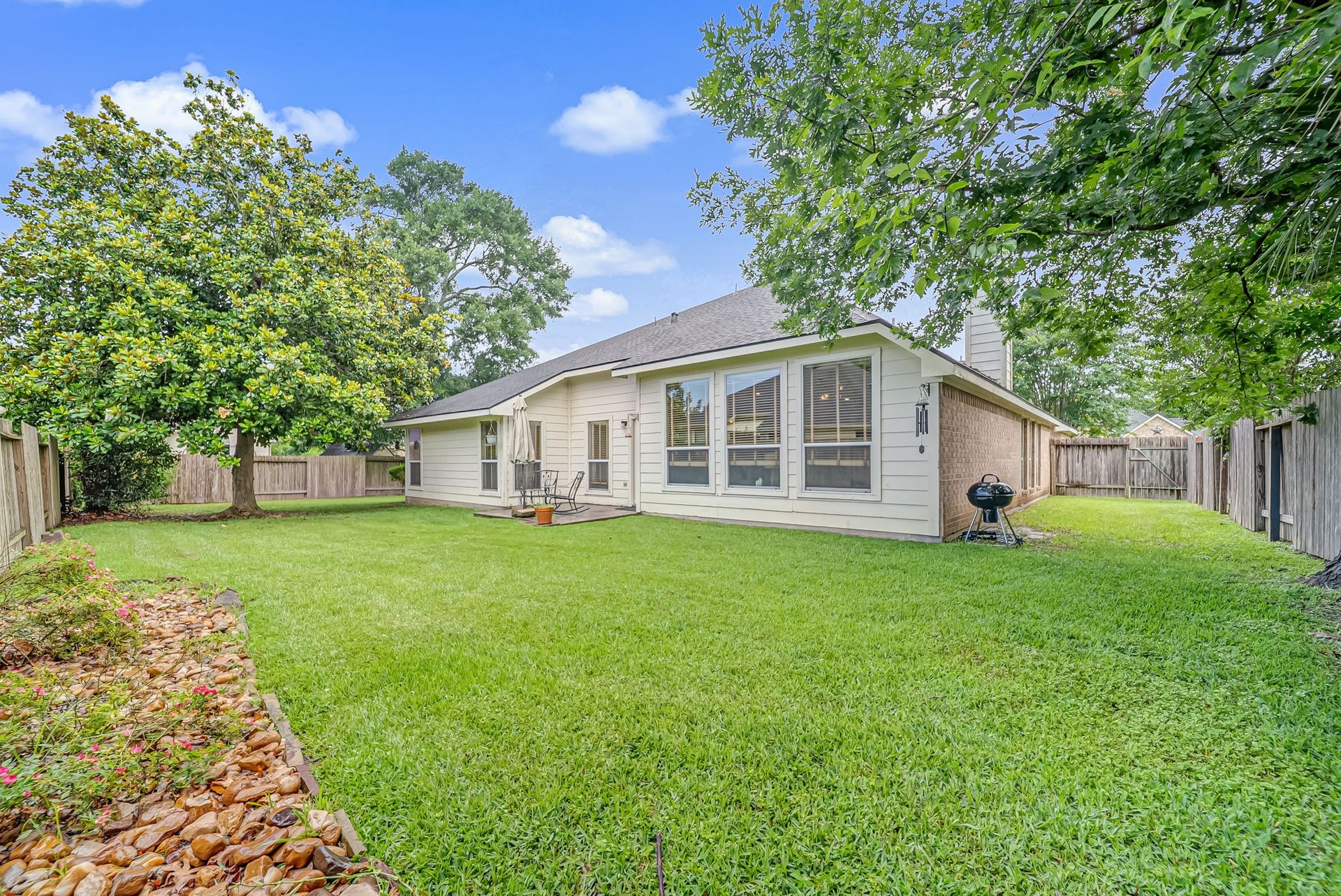 1859 Pembrook Circle, Conroe, TX 77301 1859 Pembrook Circle, Conroe, TX 77301