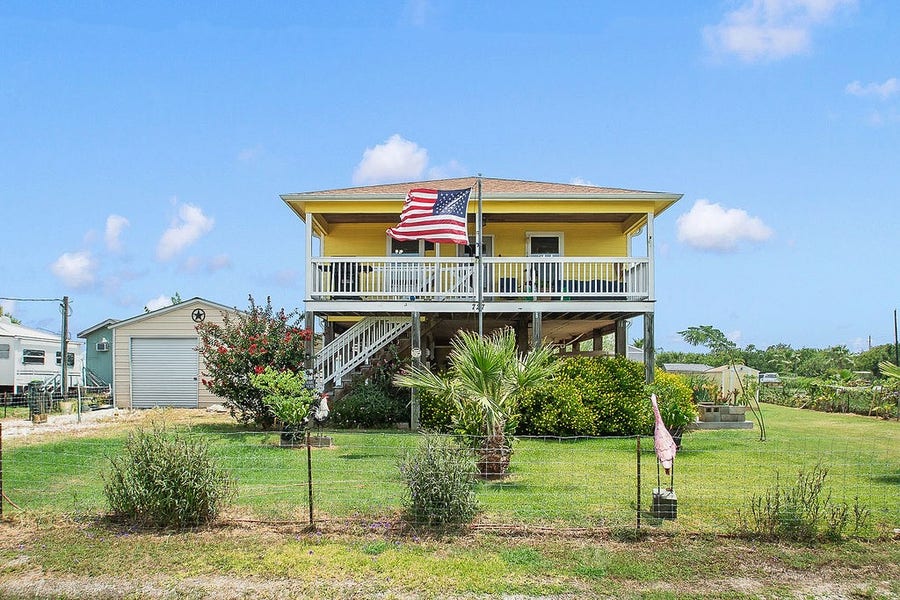 Property photo for 727 18th Street, Dickinson, TX