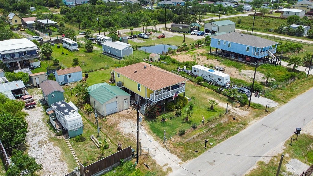 727 18th Street, Dickinson, TX 77539 727 18th Street, Dickinson, TX 77539