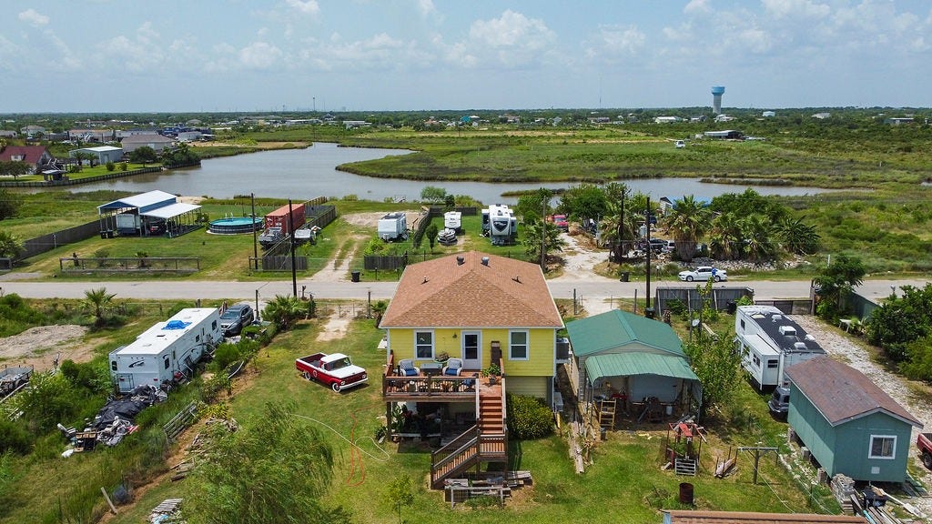 727 18th Street, Dickinson, TX 77539 727 18th Street, Dickinson, TX 77539