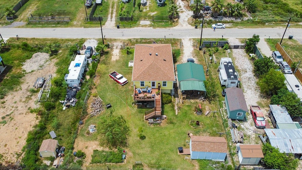 727 18th Street, Dickinson, TX 77539 727 18th Street, Dickinson, TX 77539