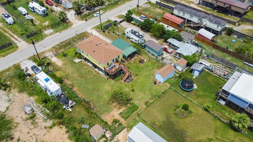 727 18th Street, Dickinson, TX 77539 727 18th Street, Dickinson, TX 77539