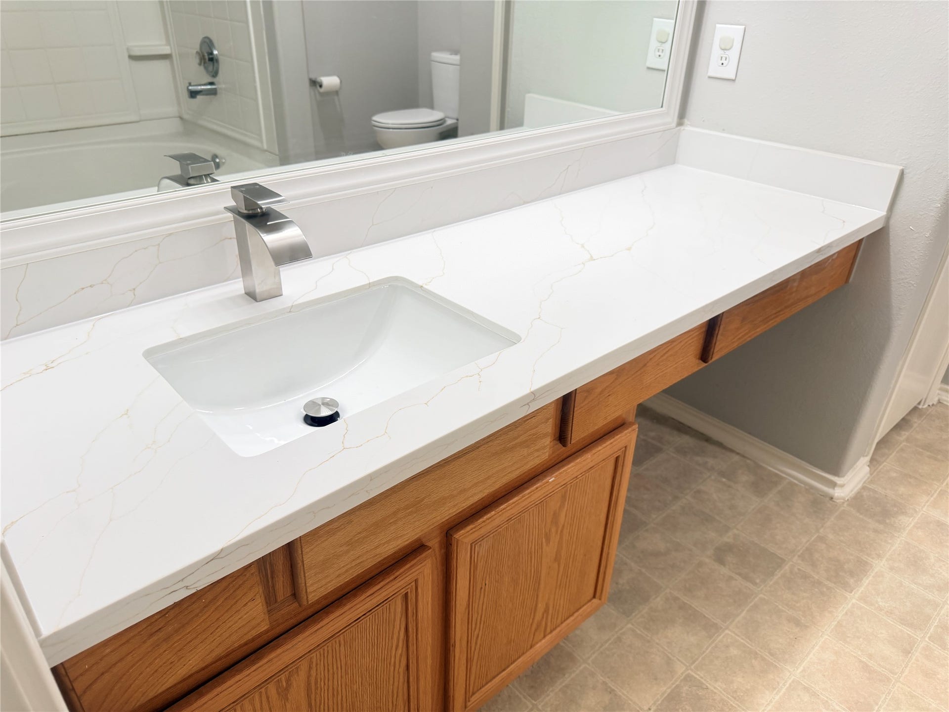 14227 Willow Mountain Lane, Houston, TX 77047 Huge Vanity with sitting area