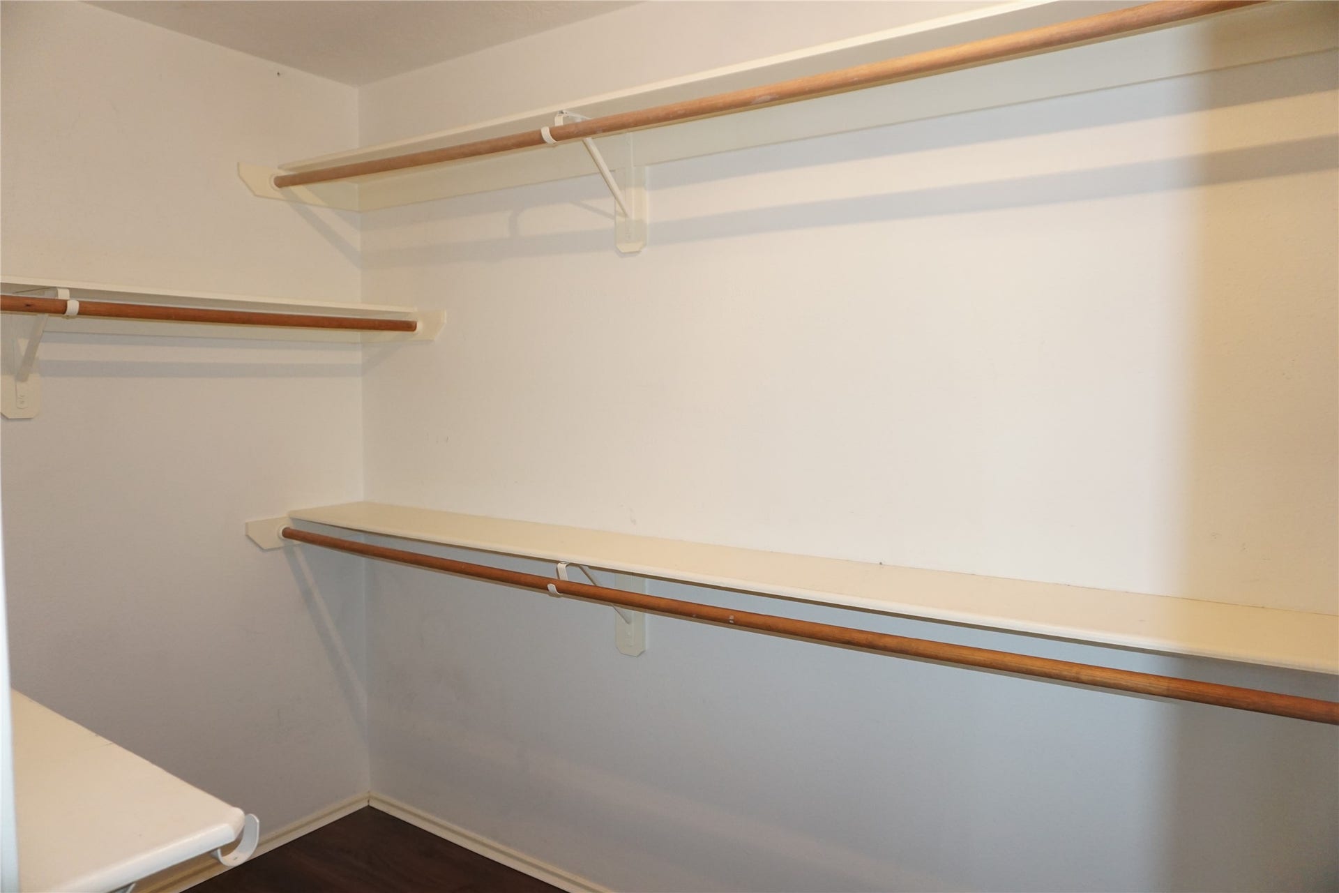 14227 Willow Mountain Lane, Houston, TX 77047 Huge closet